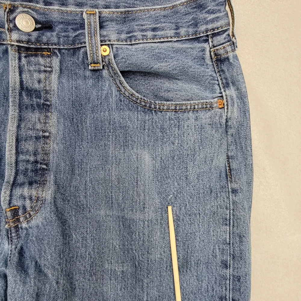 Levi's 501 Jeans men's 34x34 Original Straight Fit Button Fly Light Blue Denim - Picture 9 of 16